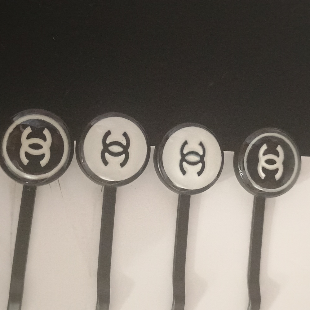 New CHANEL Elegant Black Hair Pins with Iconic Logo - Picture 2 of 3